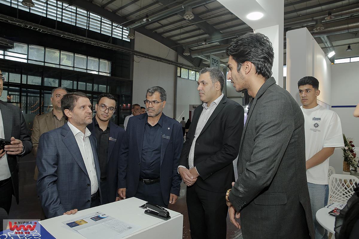 بازدید دکتر حسن عباس زاده معاون وزیر نفت و مدیرعامل شرکت ملی صنایع پتروشیمی در روز سوم از نوزدهمین نمایشگاه بین المللی ایران پلاست (2) 30